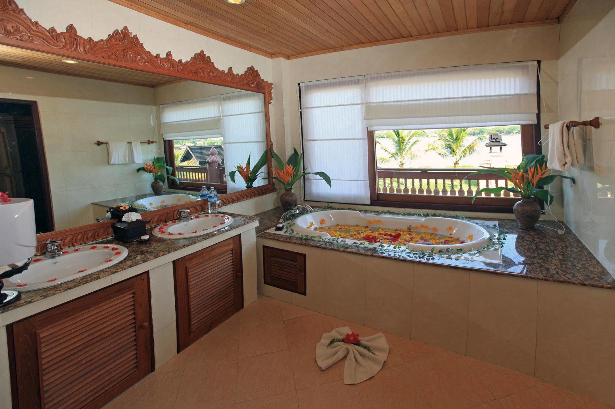 Kma Kaytumadi Hotel Taungoo Exteriör bild